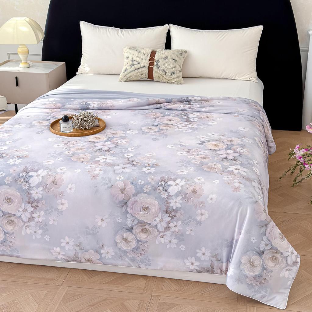 Cool Silk Summer Quilt: Lightweight, Breathable, Ideal for Home or Dorm Use