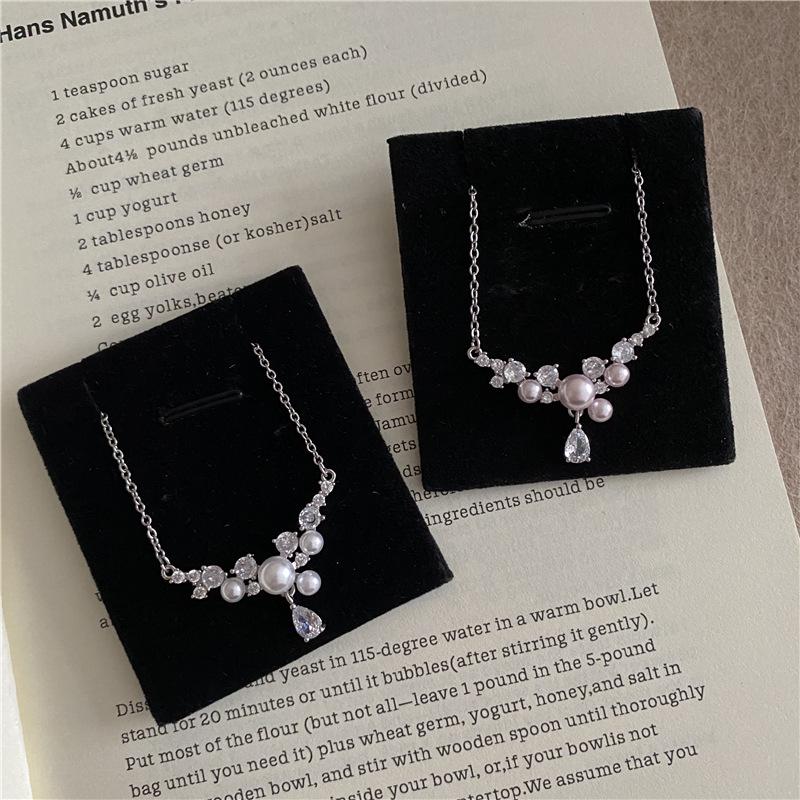 Exquisite Zircon Geometric Water Drop Pearl Necklace - Japanese & Korean Style, Light Luxury, Unique Clavicle Chain, Fashionable & Versatile