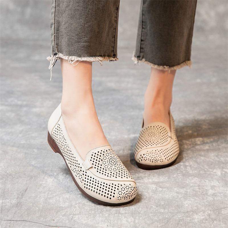 Spring and Summer New Mother Sandals Flat Bottom Non-slip Hollowed Out Elderly Shoes Shallow Mouth Low Top Breathable Casual Sandals Women