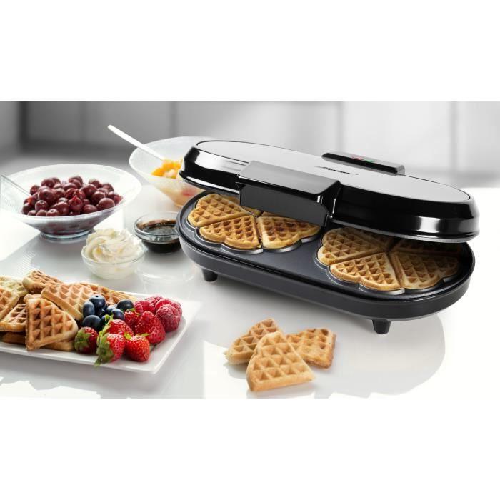 Bestron Gaufrier double pour gaufres classiques en forme de cœur, Gaufrier avec témoin de cuisson, 1200 Watts, Couleur: Argent