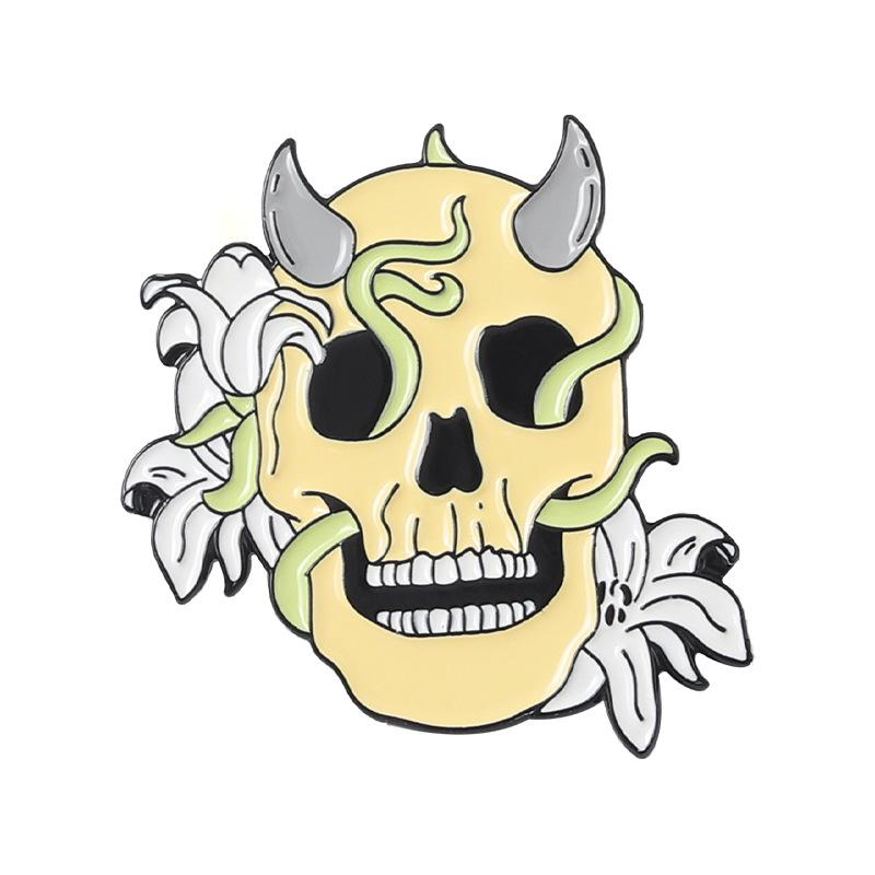Gold Striking Plated Punk Skull Brooch Featuring Beautiful Rose Design For Distinctive Fashion Appeal