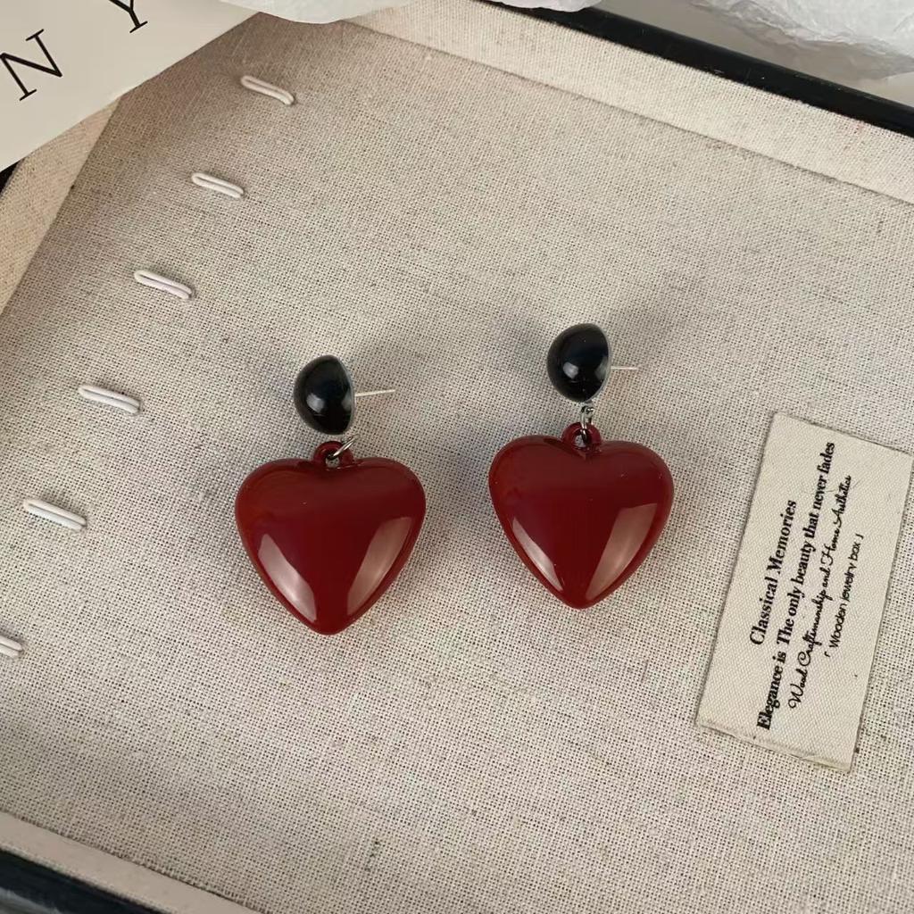 Retro red love contrasting earrings design sense niche versatile temperament earrings autumn and winter sweater chain accessories