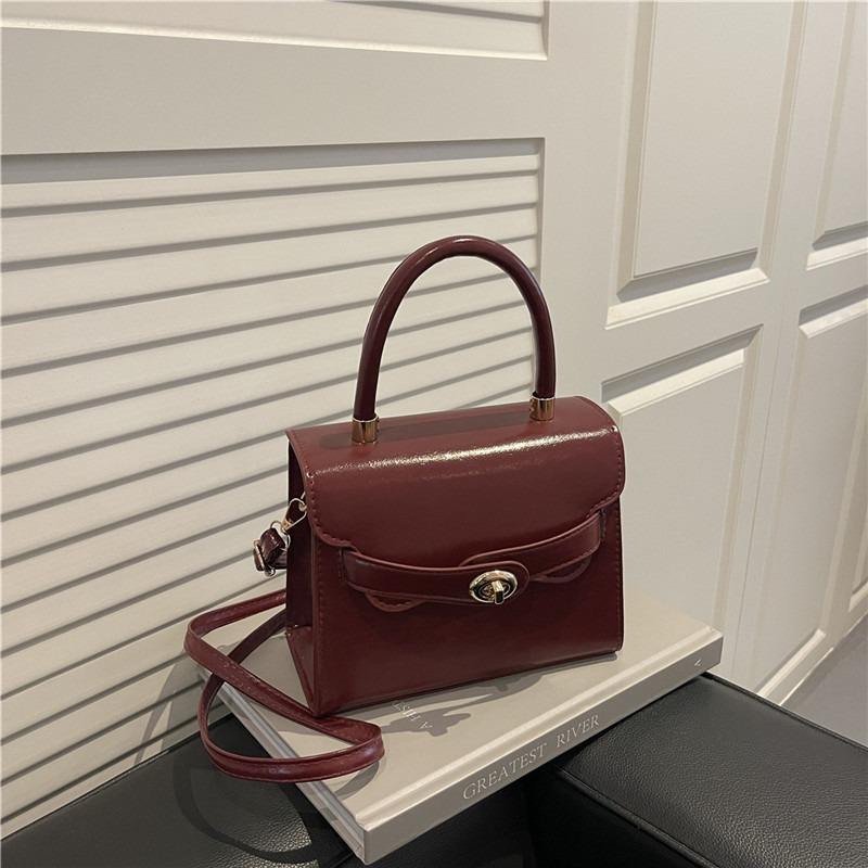 High value bag messenger bag women's new texture versatile commuter shoulder bag light luxury niche handbag