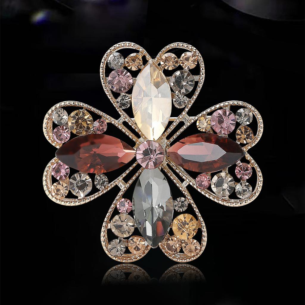 Stylish Rhinestone Hollow Four Leaf Clover Brooches for Women Plant Pin Event Party Backpack Decoration Clothes Accessories