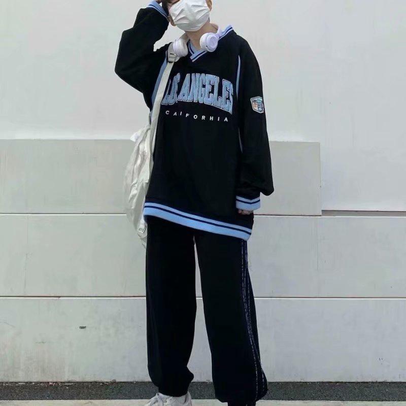 Street Style Trendy Retro Embroidered V-Neck Sweatshirt, Unisex College Style, Long Sleeve, 2021 Spring/Autumn.
