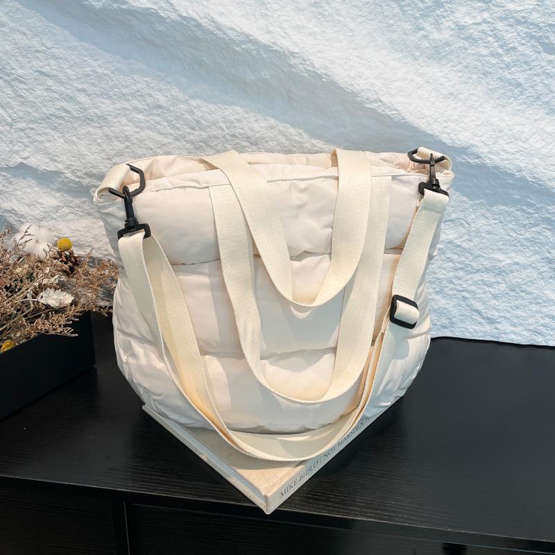 New Large Capacity Autumn and Winter Cloud Fashionable Underarm Space Cotton One Shoulder Crossbody Tote Women's Bag