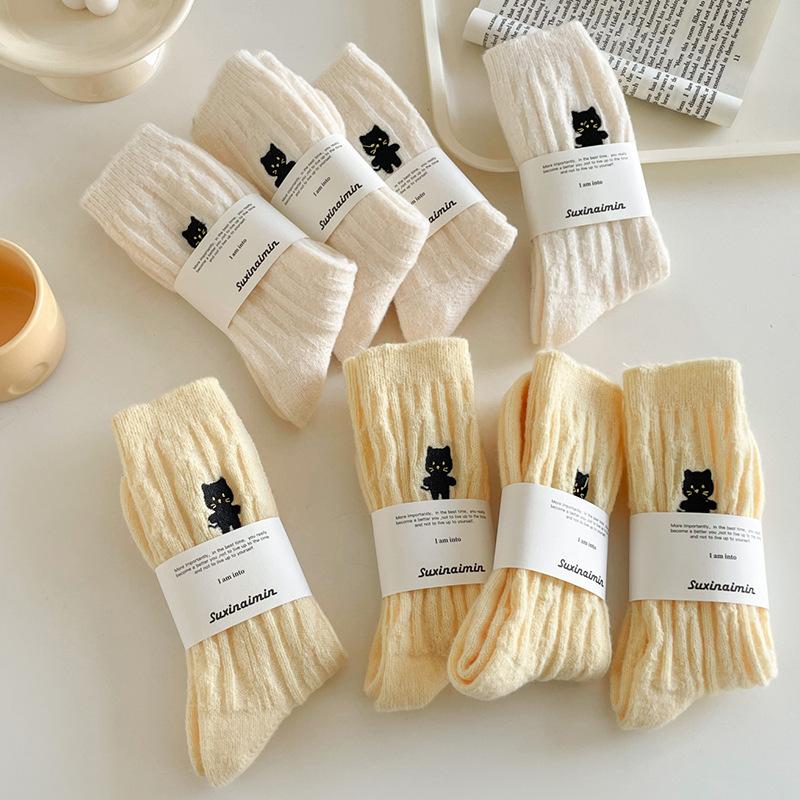 5 Pairs of Women's Winter Clothes and Velvet Warm Linen Pattern Embroidery Tube Socks