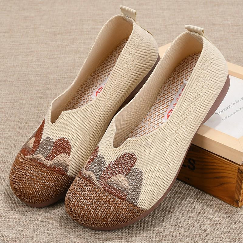 2024 Модные туфли в китайском стиле на мягкой подошве нескользящие слипоны для мам 35 коричневый 1348₽