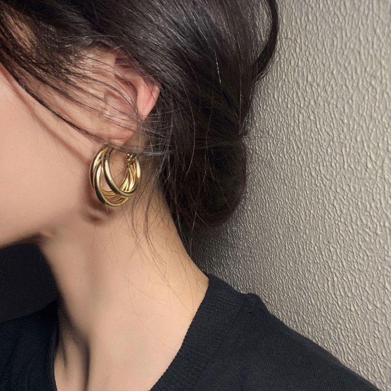 

Gold Hoop Earrings for Women, European and American Style, Light Luxury, High-End Feel, 2026 New Trendy Niche Design, Exaggerated Large Ear Hoops Matte Three-Layer Gold Earrings