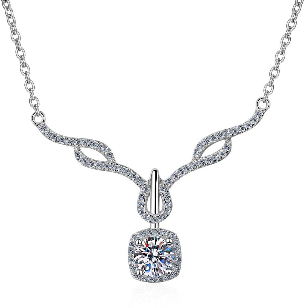 S925 Sterling Silver Four-Claw Moissanite Elk Necklace for Women, 80-Point Clavicle Chain, Christmas Gift.