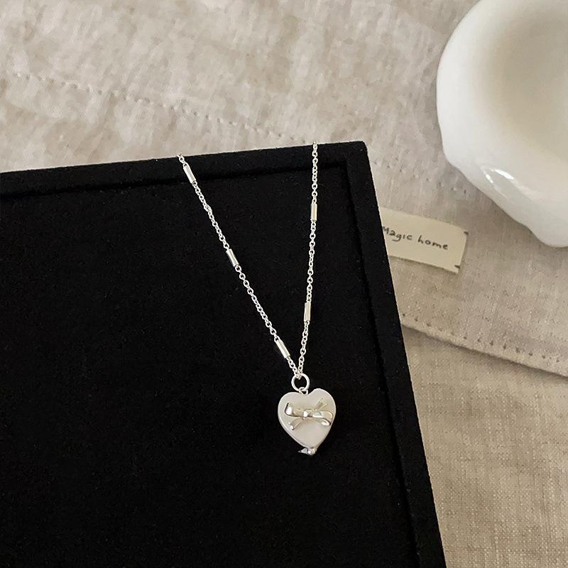 

Ожерелье с жемчужным бантом Love, серьги-гвоздики, женская простая, высокого класса, изысканная, модная, индивидуальная, универсальная, цепочка на шею, цепочка на ключицу