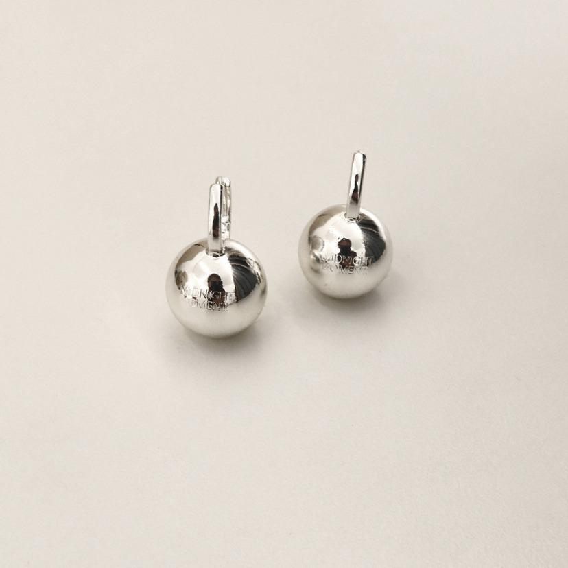 Boucles d'oreilles clous boule en métal style blogueuse coréenne – Design rond petit à la mode or et argent