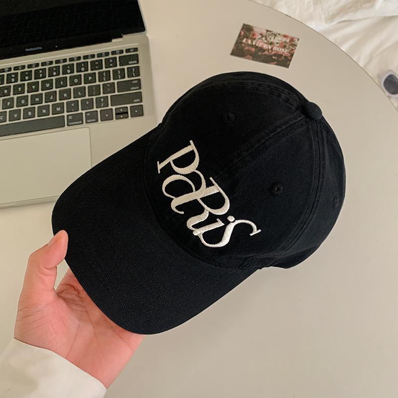 Neue Amerikanische Retro Baseballkappe für Damen im Sommer Großer Kopf und Breite Krempe Zeigt Klein Einfache Buchstaben Bestickte Baseballkappe