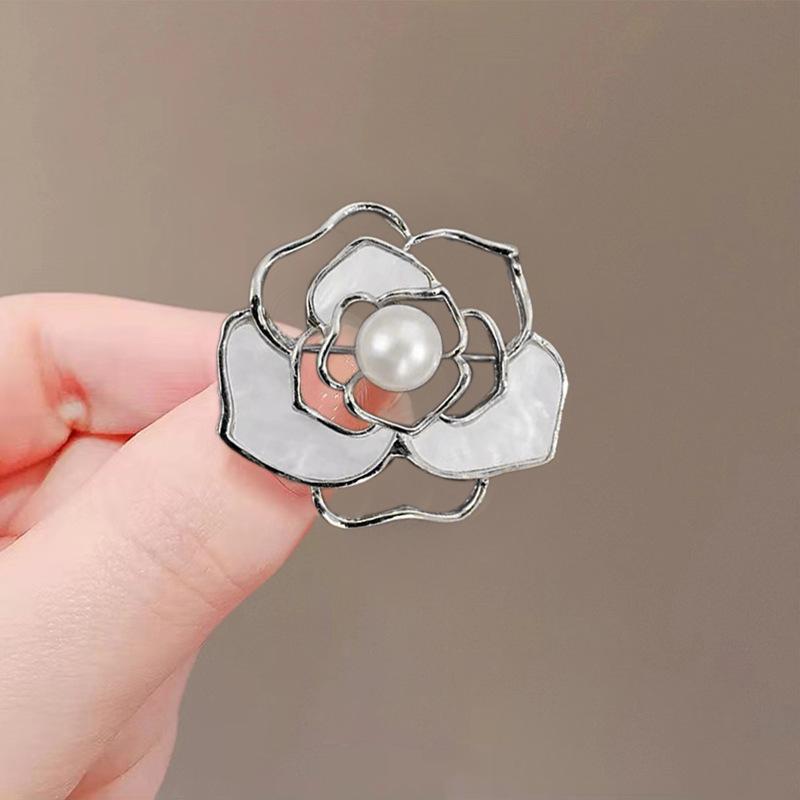 Blume Schmetterling Brosche, Modische High-End Herren- und Damen Anti-Rutsch Nadel Accessoire Geschenk