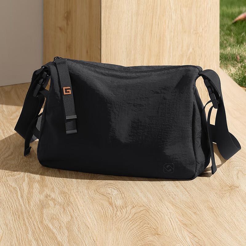 GOLF Shoulder Bag, Casual Crossbody Bag, Water-Resistant Sport Bag, Commuter Bag