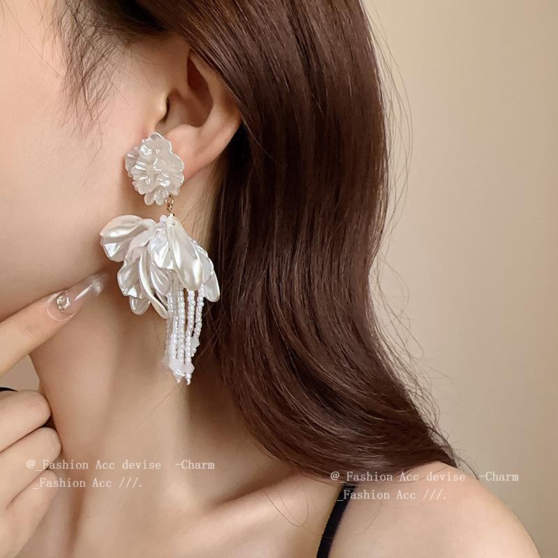 Silver needle flower petals crystal fringed earrings French high-end delicate earrings super fairy fashion new earrings women