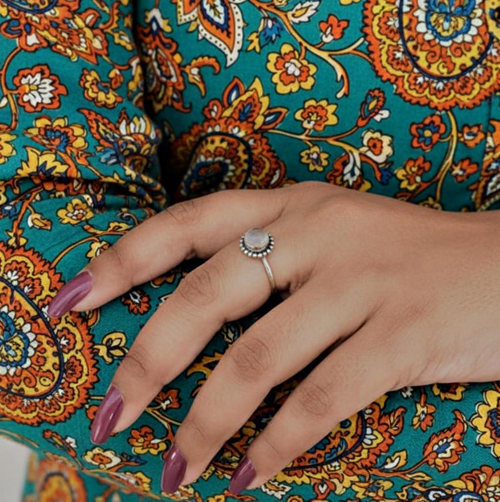 Pierścionek z różowego kwarcu o okrągłym kształcie, Pierścionek ze srebra próby 925, Drobna minimalistyczna biżuteria dla kobiet, Pierścionek obietnicy