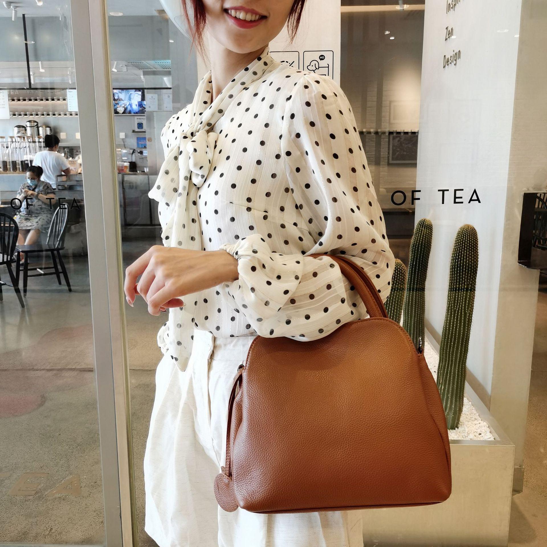 

Women s Genuine Leather Tote: Large Capacity, Versatile Handbag for Autumn/Winter - Handheld, Shoulder, Crossbody Options 25cm Length, 11cm Width, 22cm Height