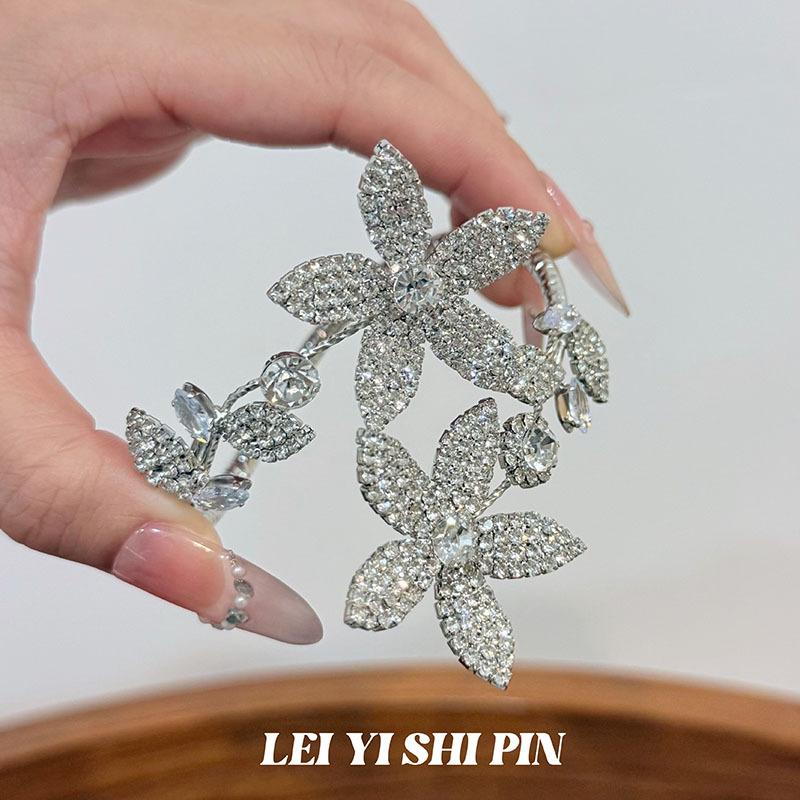 Cool Silver Sparkling Flower Winding Bracelet, Light Luxury Niche Irregular Open Bangle For Women
