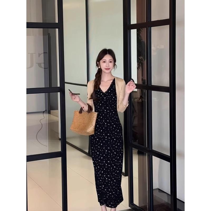Small Spring and Summer Temperament Suspender Dress Women's Black Floral Waist Dress