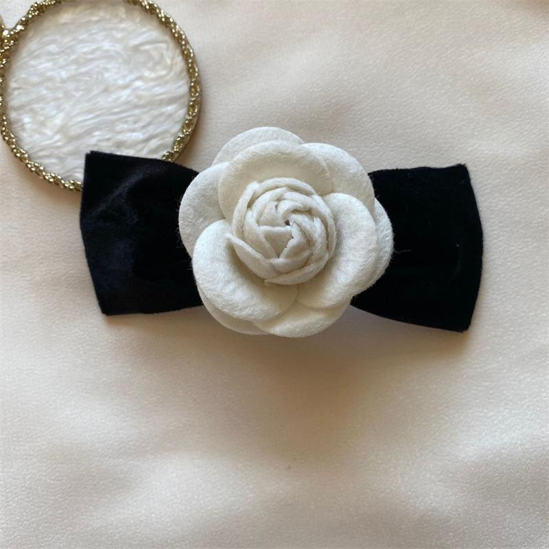 Broche en tissu avec fleur de camélia et nœud papillon en velours pour femme, style universitaire, épingle à col de chemise, vintage, pour fête de mariage
