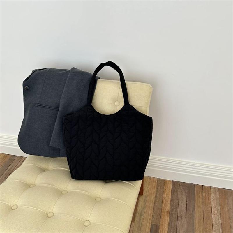 Autumn&Winter Women Puffy Padded Shoulder Bag Large Capacity New Handbag Solid Quilted Tote Bag Embroidered Thread Shopper Bag