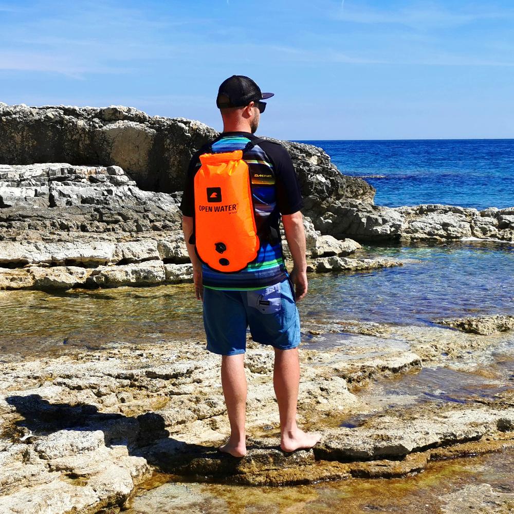 Boya de seguridad para natación en aguas abiertas con función de mochila