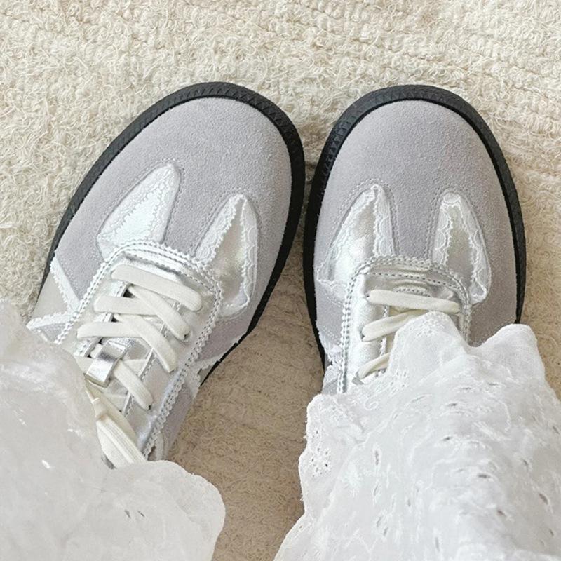Spitze Nische Damenschuhe vielseitige lässige Board-Schuhe Damen Frühling und Sommer neue Schuhe silberne deutsche Trainingsschuhe