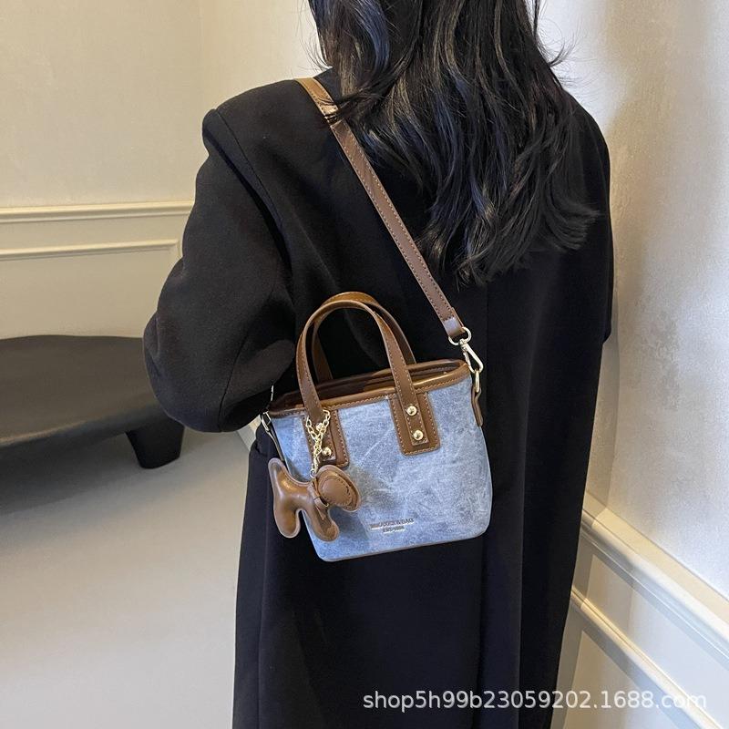 High-value Simple Portable Bucket Bag Women's Bag Autumn and Winter New Shoulder Messenger Bag Texture