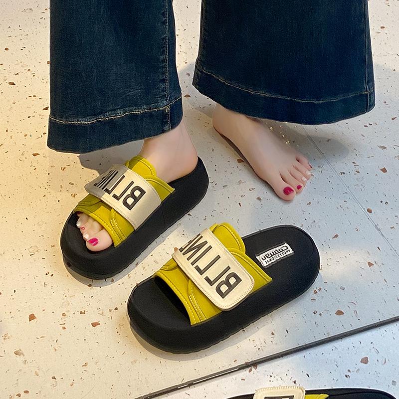 Lässige Hausschuhe mit dickem Boden für Damen, um Sommermode zu tragen, um den Orgasmus zu steigern, und rutschfeste Klettversandalen für zu Hause