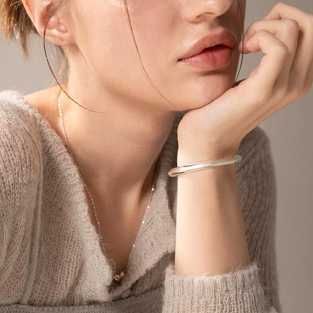 J_Nui Slant Bangle Bracelet Silver 16-17Cm