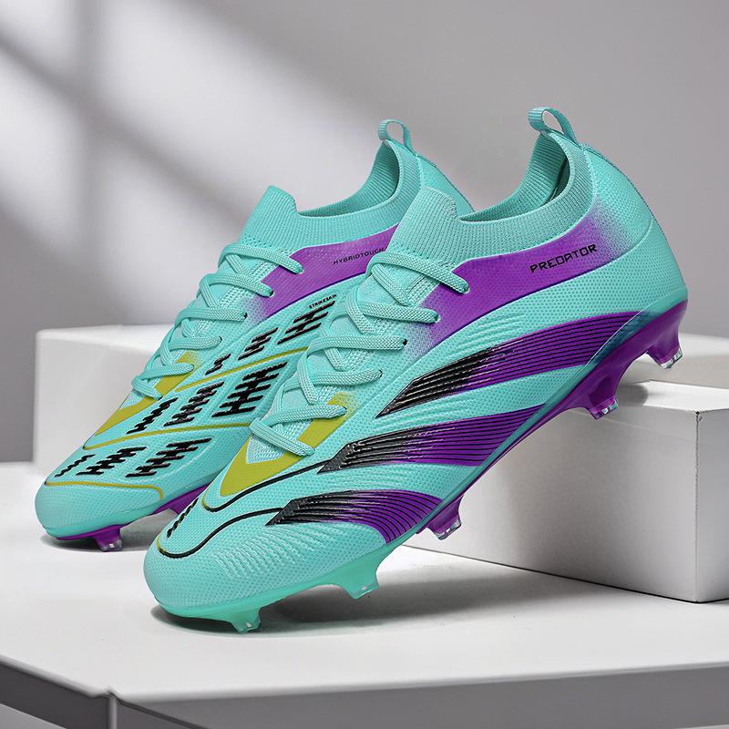 Autumn men's new C Luo European Cup seamless fly-woven low-top couple football shoes student spike training football shoes