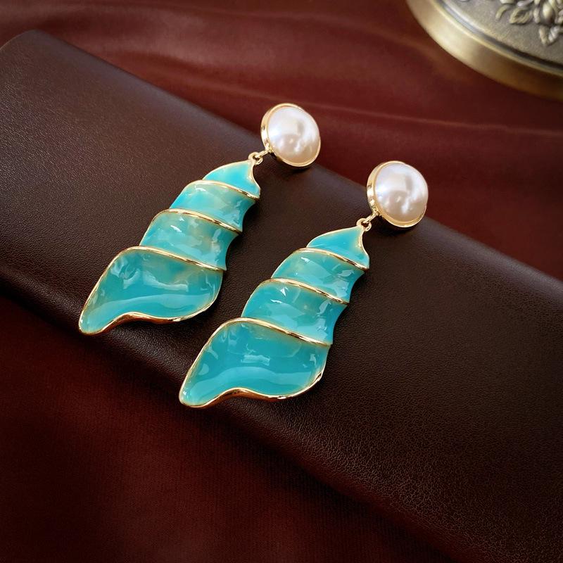 Luxurious Vintage Palace-Style Earrings for Women