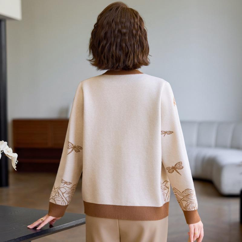 Chinese women's autumn temperament short coat mother's new knitted cardigan coat middle-aged and elderly casual top