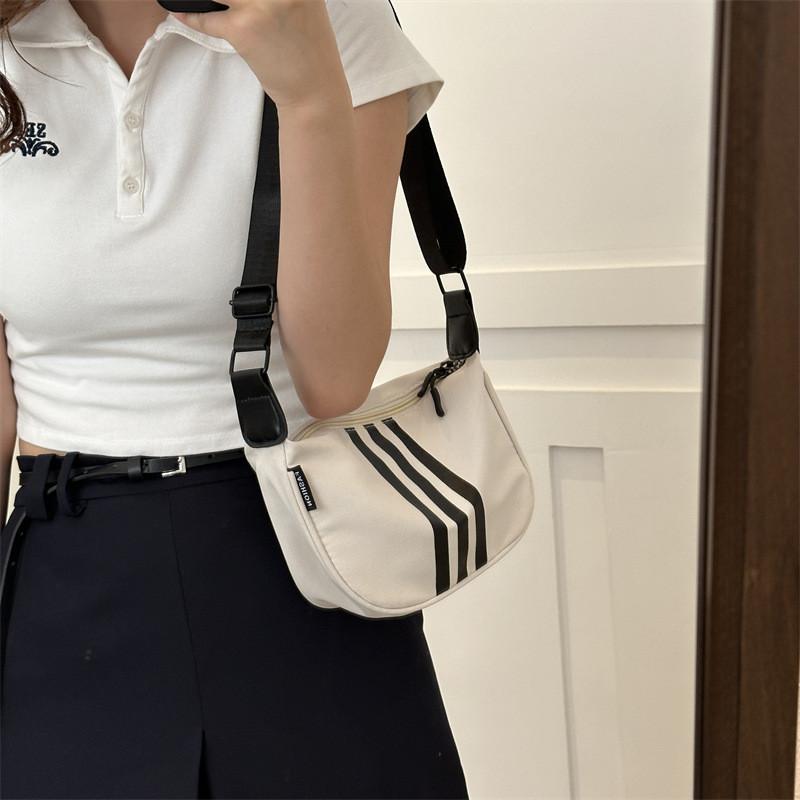 Stilvolle Lässige Umhängetasche für Pendlerinnen Perfekte Herbstmodische Kleine Quadratische Handtasche