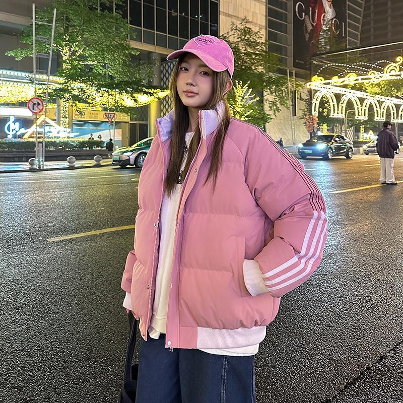 

Autumn and winter new couple stand-up collar men s and women s winter coats are warm and popular. Three hooded thickened cotton clothes are trendy. 3XL розовый