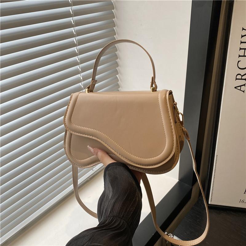 Niche design small square bag women's 2025 summer new casual retro shoulder bag fashionable foreign commuter armpit bag