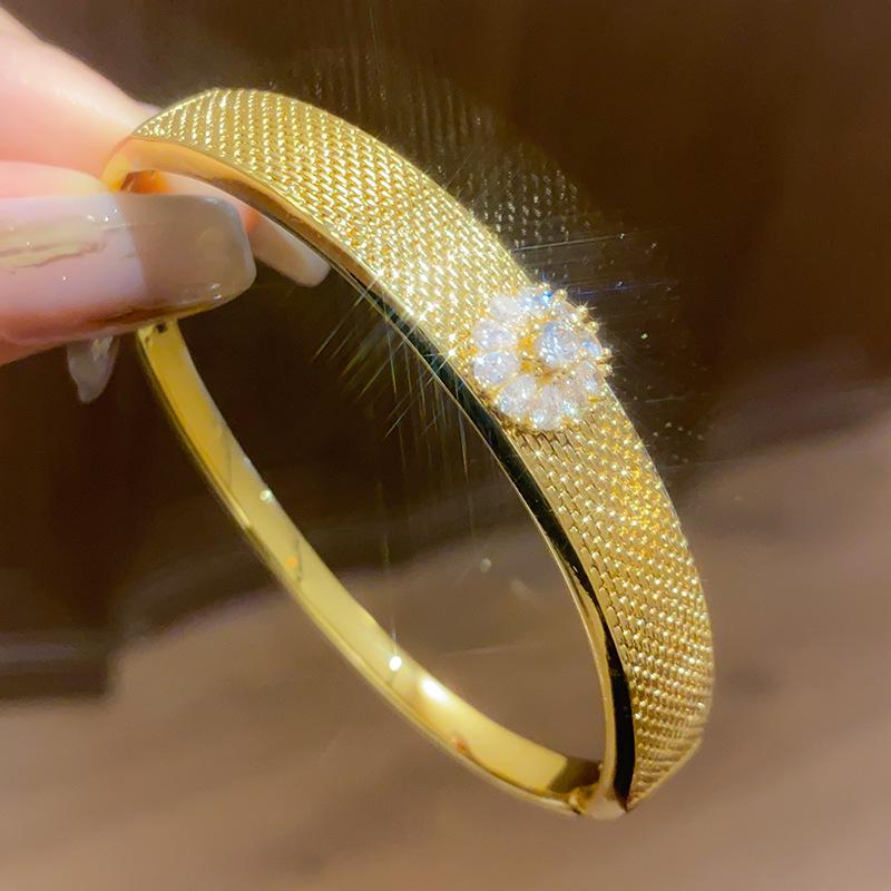 18K Gold Plated Zircon Flower Bangle - European & American Trend, Light Luxury Fashion Bracelet for Women