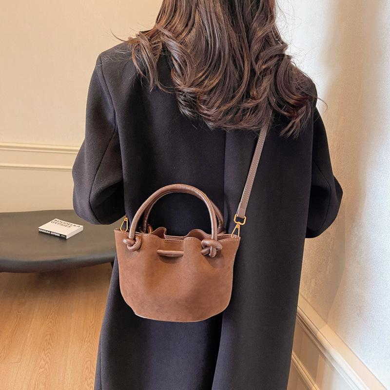 Retro Casual Pleated Hand Bucket Bag Autumn and Winter New Fashion Shoulder Bag PU Versatile Messenger Mother and Child Bag