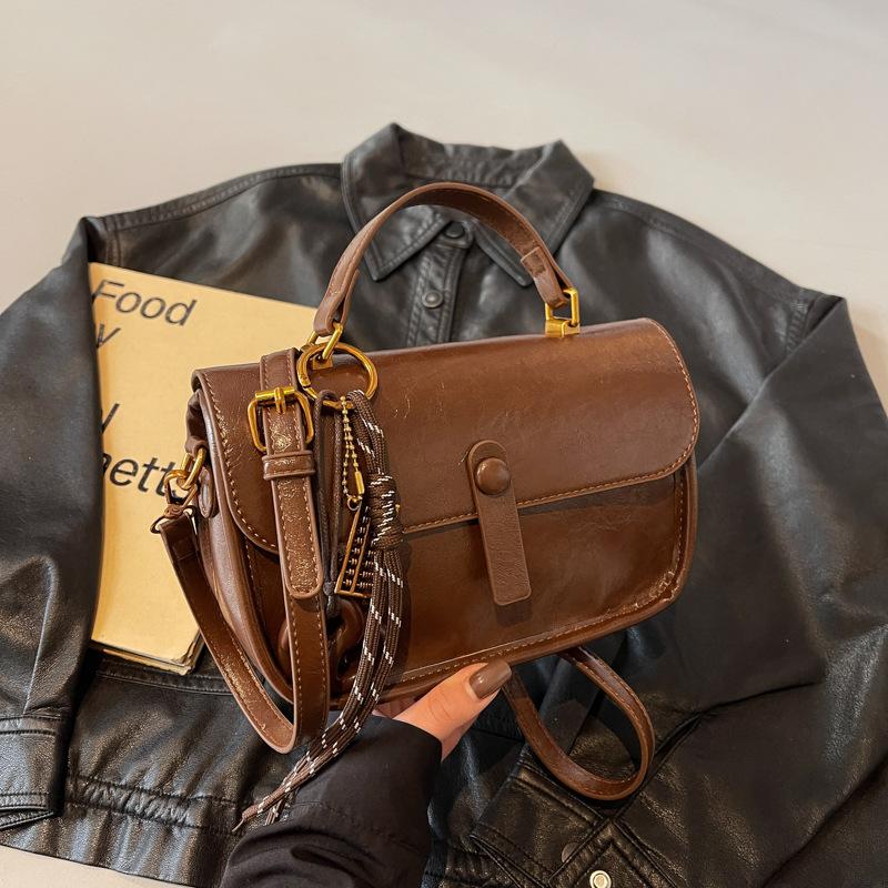 

Niche texture handbag women s bag 2025 new simple small square bag versatile shoulder messenger bag коричневый