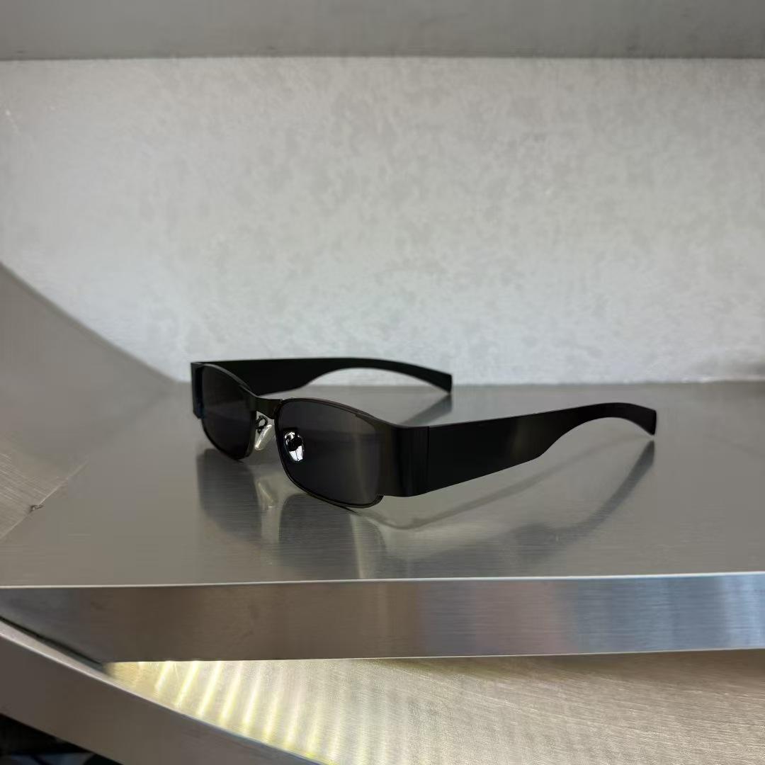 

Модные Стильные Женские Солнцезащитные Очки Защита UV400 Прямоугольные Солнцезащитные Очки Футуристический Дизайн для Мужчин и Женщин