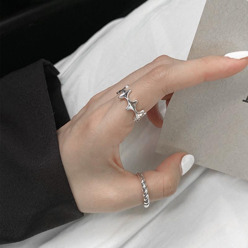 Inspired Retro Twisted Star Ring For Women Perfect For Fashionable Occasions Silver In