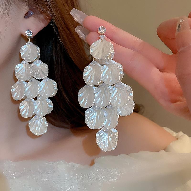 Women Shiny Rhinestone Pearl Geometric Earrings Light Luxury Elegant Temperament French Retro Palace Style Ear Jewelry For Women