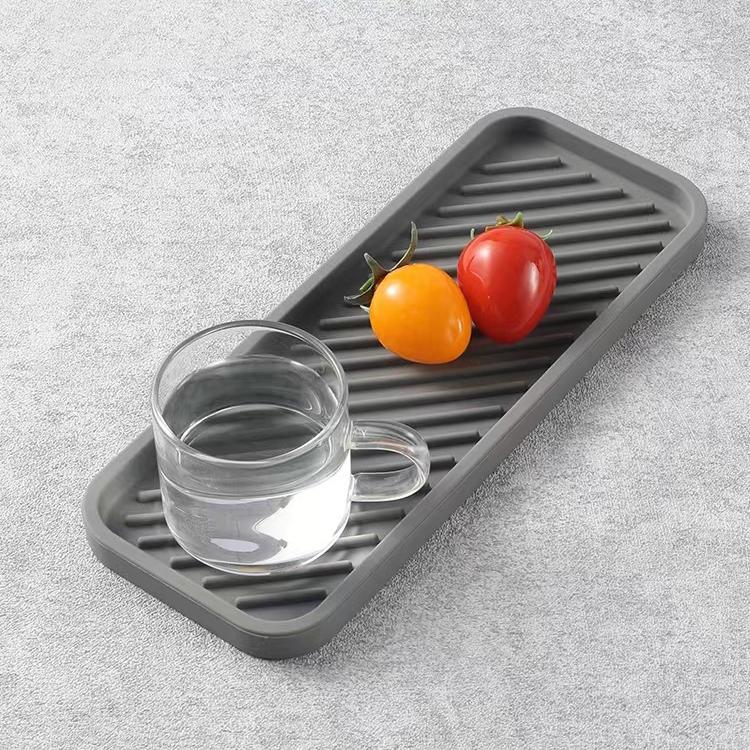 Vassoio Scolapiatti in Silicone per Saponetta, Bottiglia per Condimenti, Ciotola, Tazza per Bacchette, Tappetino di Stoccaggio Resistente al Calore, Organizzatore per Cucina Bagno, Semplice Scolapiatti