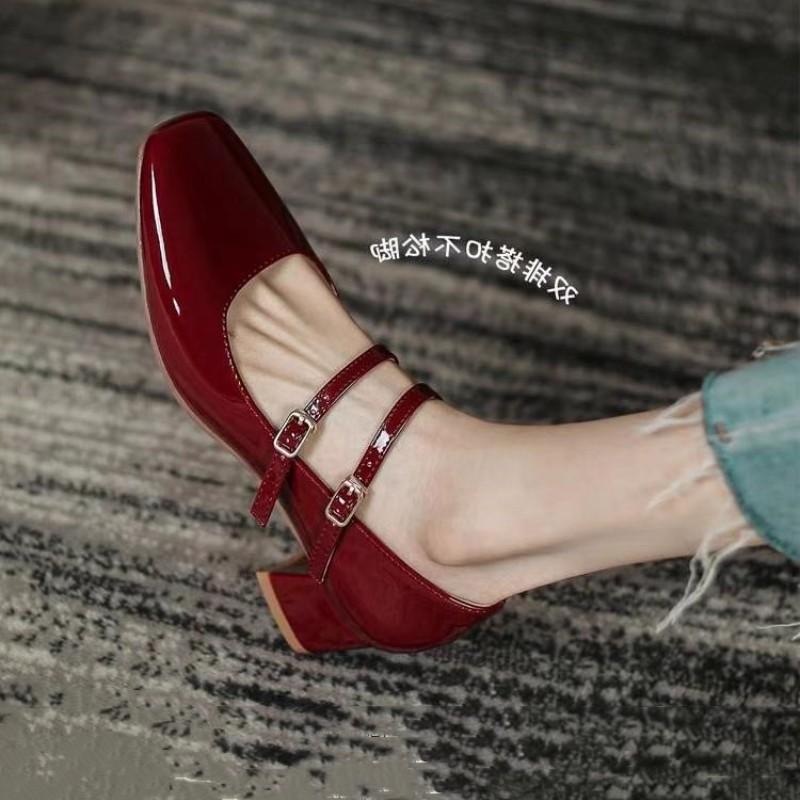 Large size Mary Jane shoes are popular in summer, new thick heels, retro square head women's shoes, fashion temperament, medium heel simple single