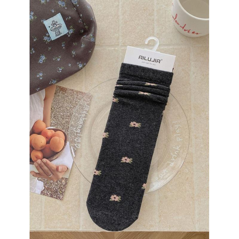

Women s Autumn Simple Retro Flower College Wind Tube Stack Socks 1 pair