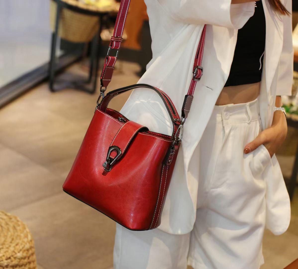 

Женская сумка-тоут в европейском и американском стиле из масляной вощеной кожи вино красного