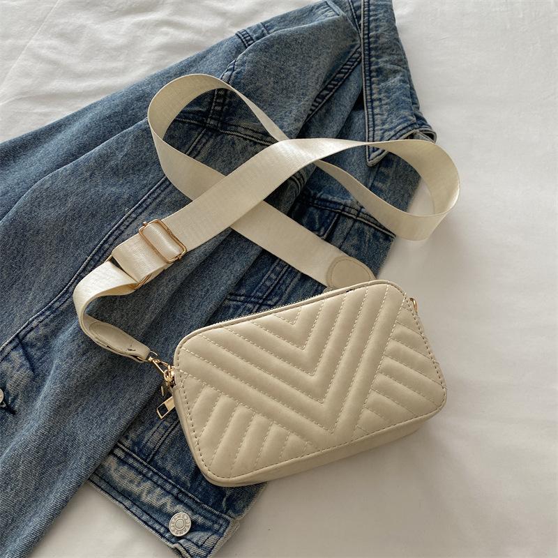 Bag Women 2025 High Value Solid Color Wide Shoulder Strap One Shoulder Crossbody Bag Temperament Simple Small Square Bag Women