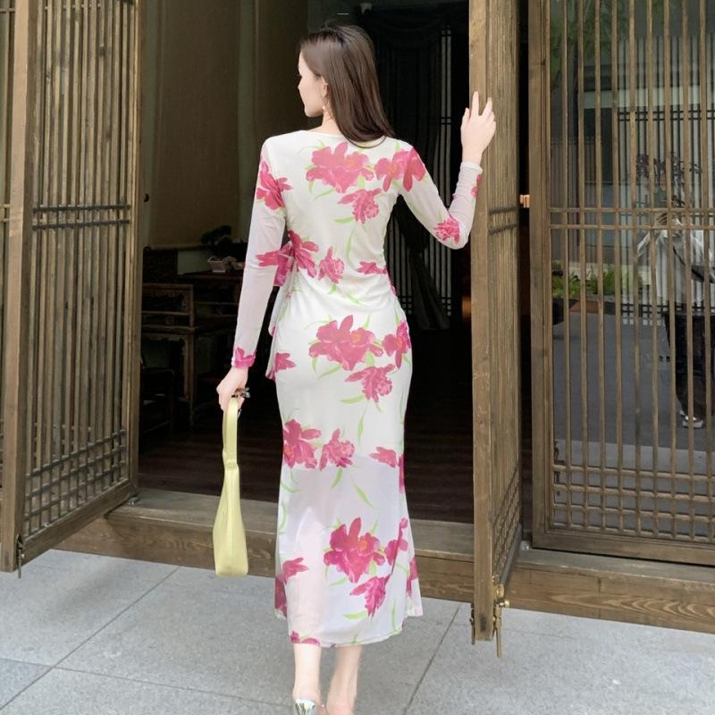 Elegantes V-Ausschnitt Netzkleid mit Print: Hohe Taille, Schlankmachender Falten-Schlitz, Langarm Bodycon Rock