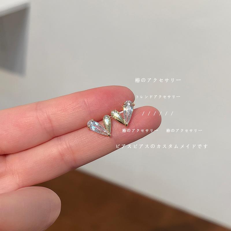 Sweet style love ear clips without ear piercings, simple and versatile zircon stud earrings, femininity, fashionable commuting, exquisite earrings